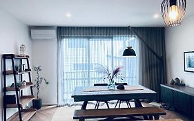 Stylish Industrial Holiday House In Pakuranga Free Wifi Netflix
